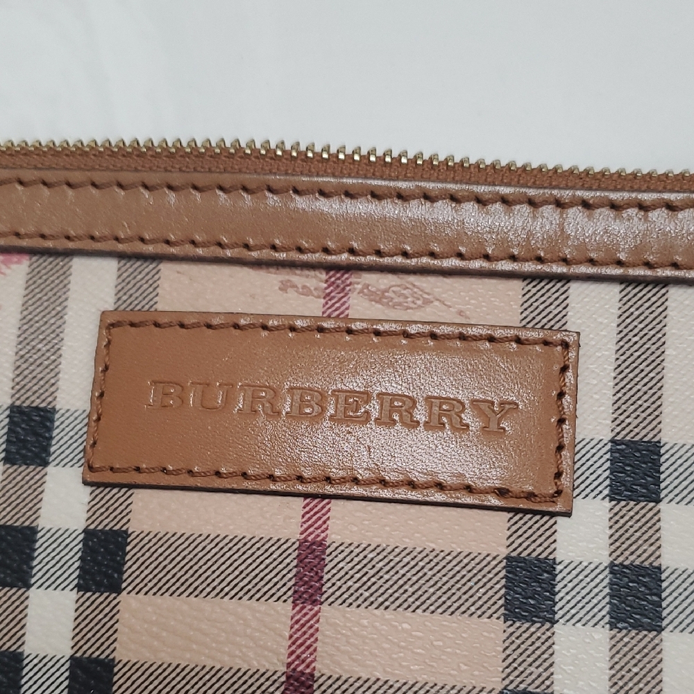 Elegant Burberry Tote Bag With Removable Zipper Pouch And Storage Bag - Picture 3 of 4